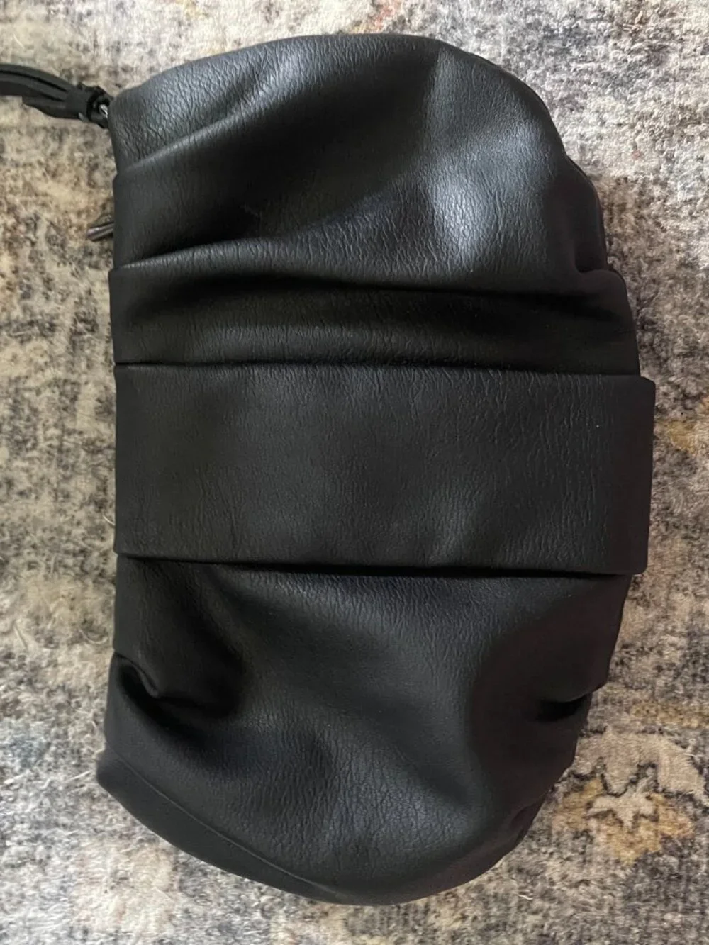 SIMPLY VERA Vera Wang Messina Wristlet Black Clutch Wallet Purse Pleated T26